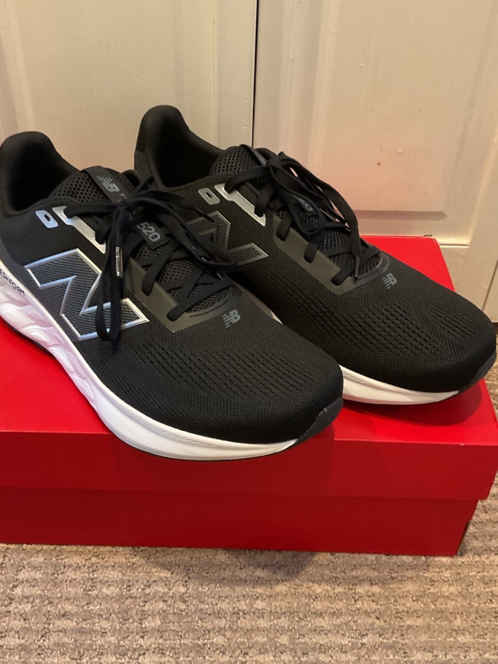 New balance men’s fresh foam 520 v9 size 13 running sneaker black grey